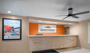 Lobby - Howard Johnson by Wyndham Modesto Ceres (Ceres)