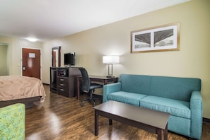 Desk, soundproofing, iron/ironing board, free WiFi