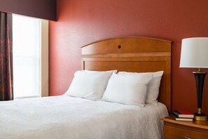Cortinas opacas, tabla de planchar con plancha, cunas gratuitas