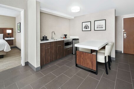 Hampton Inn Suites Chicago Downtown - Image 44
