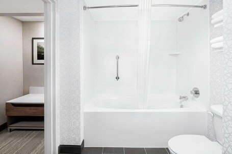 Hampton Inn Suites Chicago Downtown - Image 63