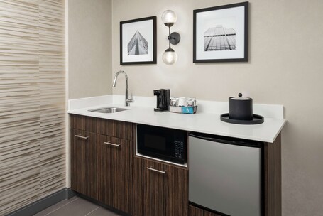 Hampton Inn Suites Chicago Downtown - Image 43