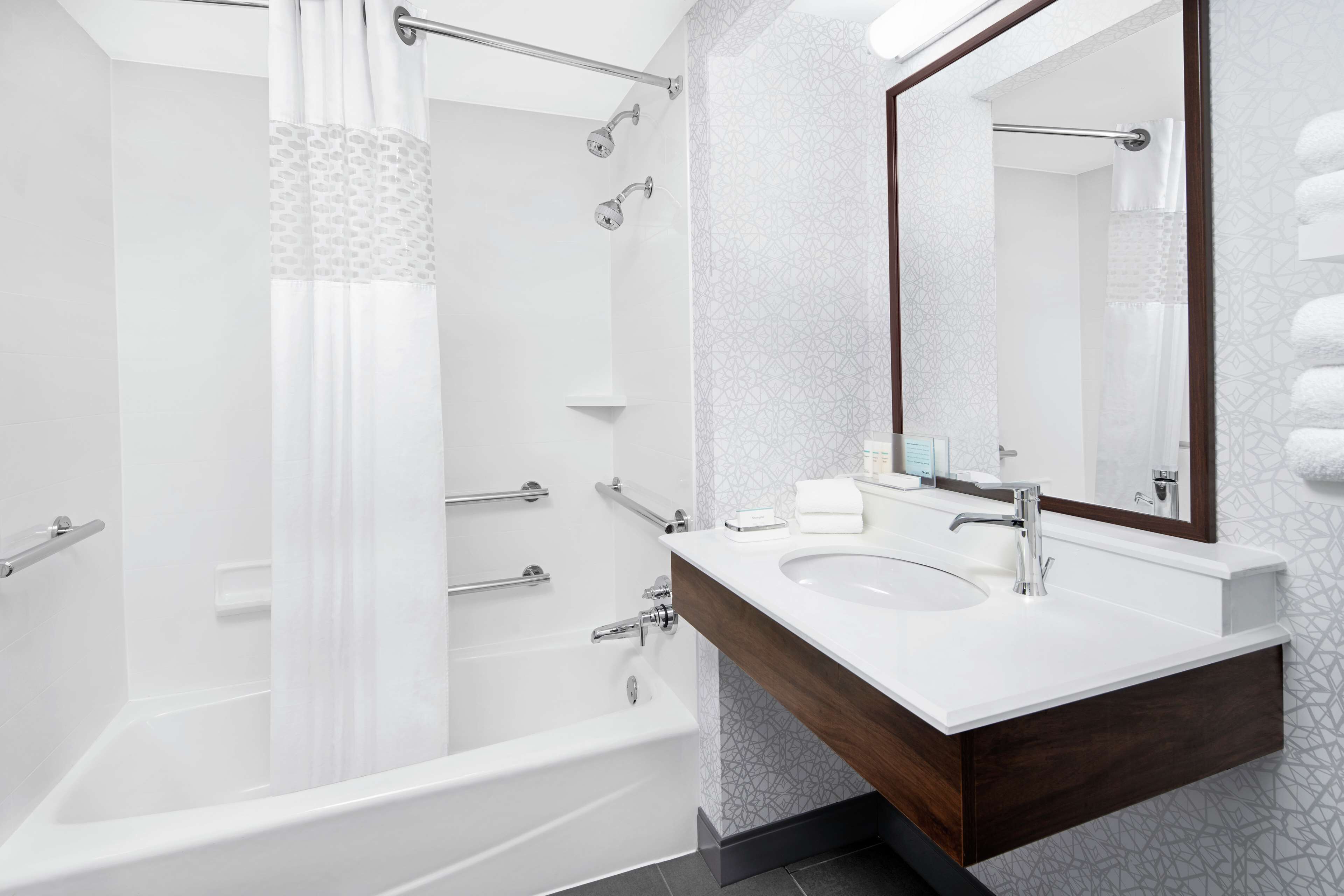 hydromassage showerhead, free toiletries, hair dryer, towels