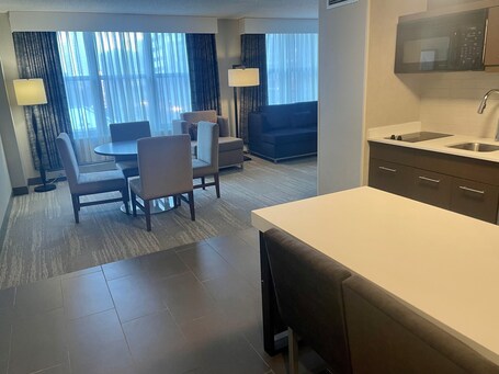Hampton Inn Suites Chicago Downtown - Image 49