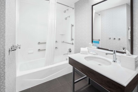Hampton Inn Suites Chicago Downtown - Image 58