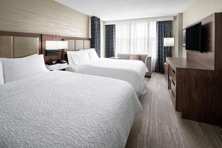 Hampton Inn Suites Chicago Downtown - Image 8