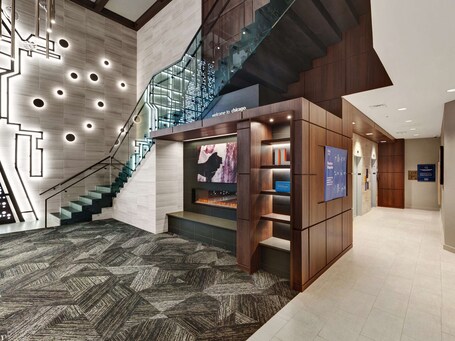 Hampton Inn Suites Chicago Downtown - Image 41