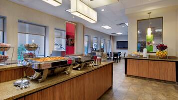 Ilmainen päivittäinen buffetaamiainen