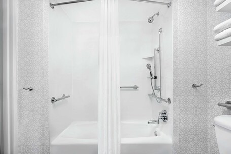 Hampton Inn Suites Chicago Downtown - Image 64