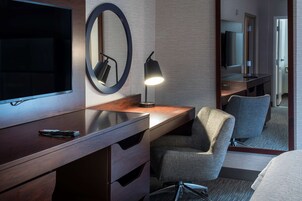 Ropa de cama hipoalergénica y escritorio 