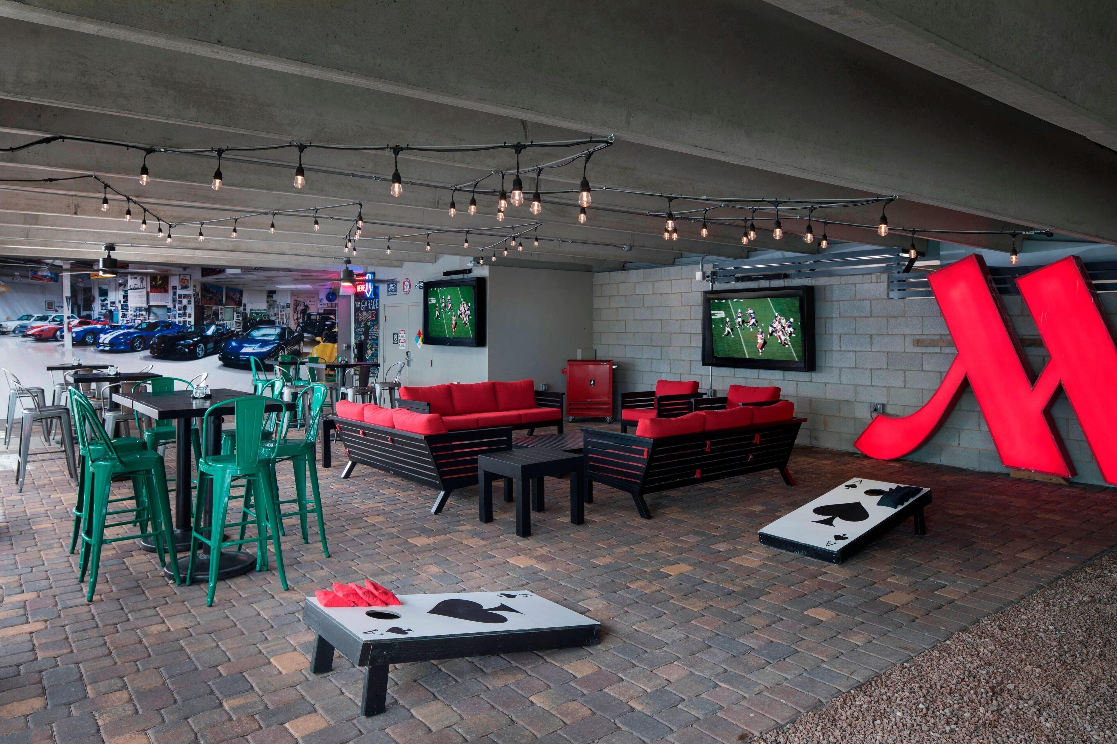 breakfast, lunch, dinner served; american cuisine