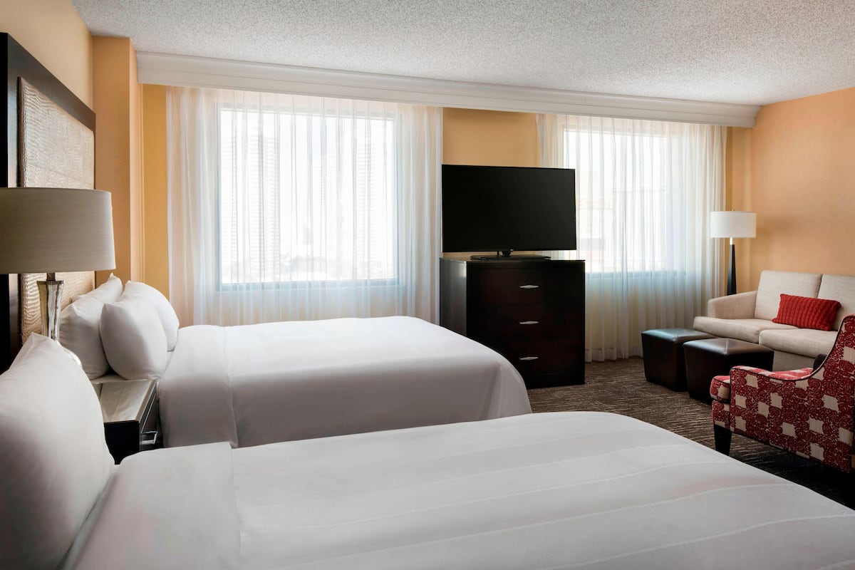 Pillowtop beds, in-room safe, desk, laptop workspace