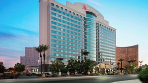 A multi-story hotel with a prominent Marriott logo, featuring a modern architectural design with a curved facade and numerous windows. - Las Vegas Marriott (Las Vegas)