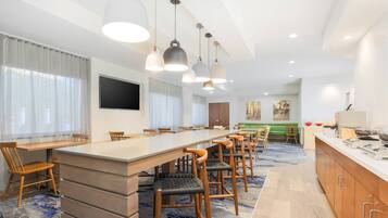 Free self-service breakfast on weekdays