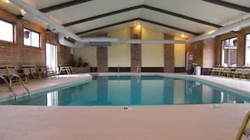 Indoor pool, sun loungers