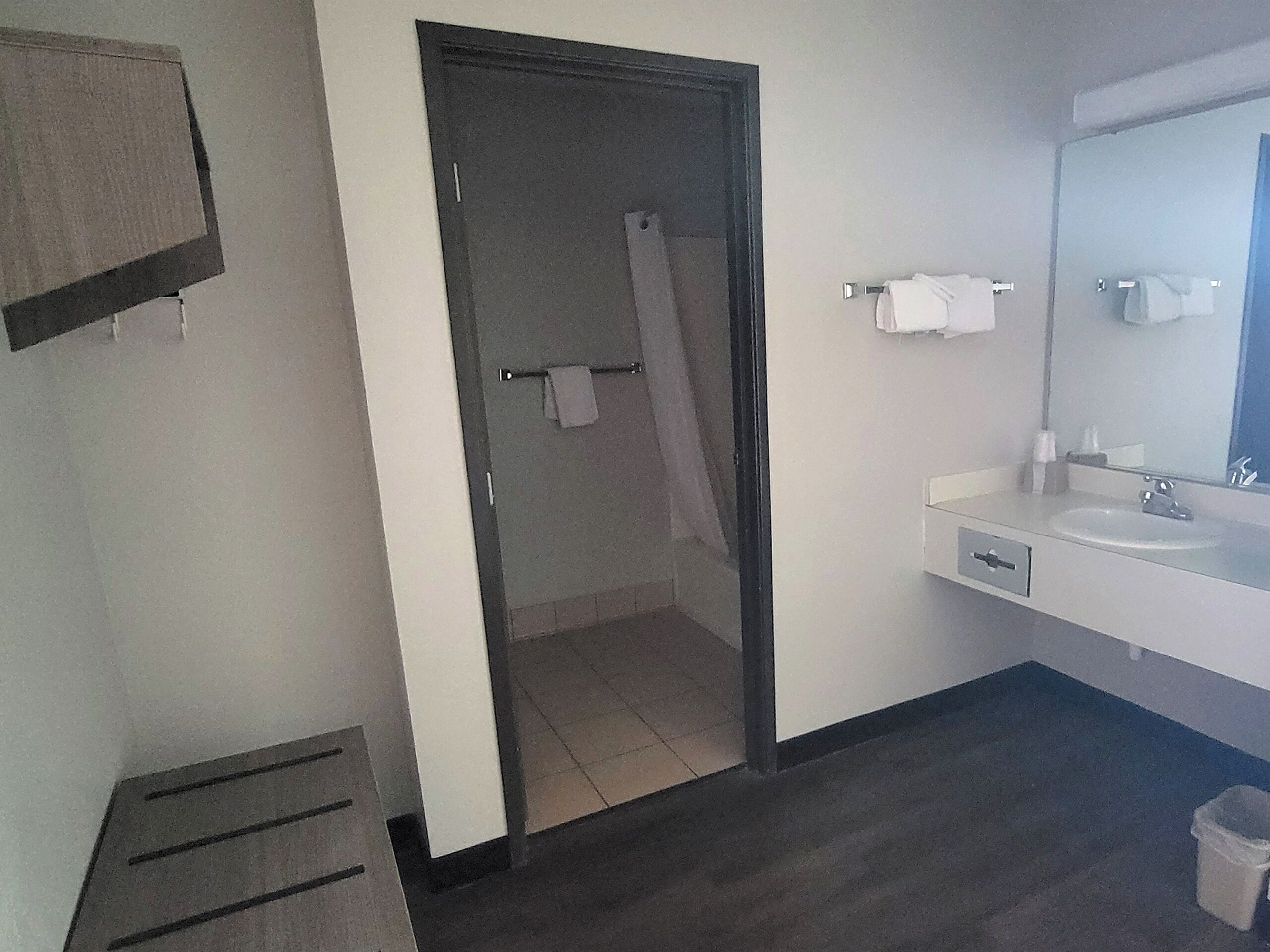 combined shower/bathtub, free toiletries, hair dryer, towels