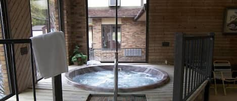 Indoor spa tub