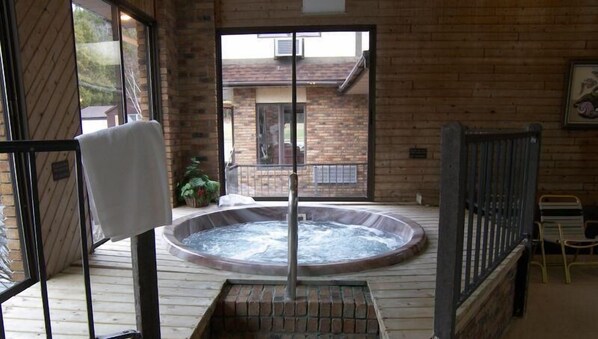 Indoor spa tub