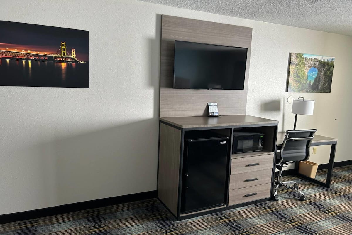 Iron/ironing board, free WiFi, bed sheets, wheelchair access