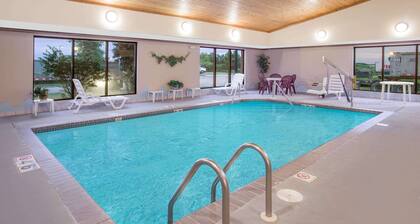 Days Inn by Wyndham Madison NE/Windsor