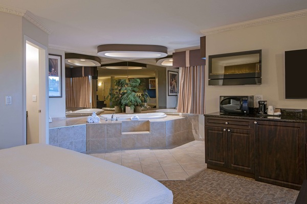 Suite, 1 King Bed, Non Smoking, Jetted Tub | Pillowtop beds, individually furnished, desk, soundproofing