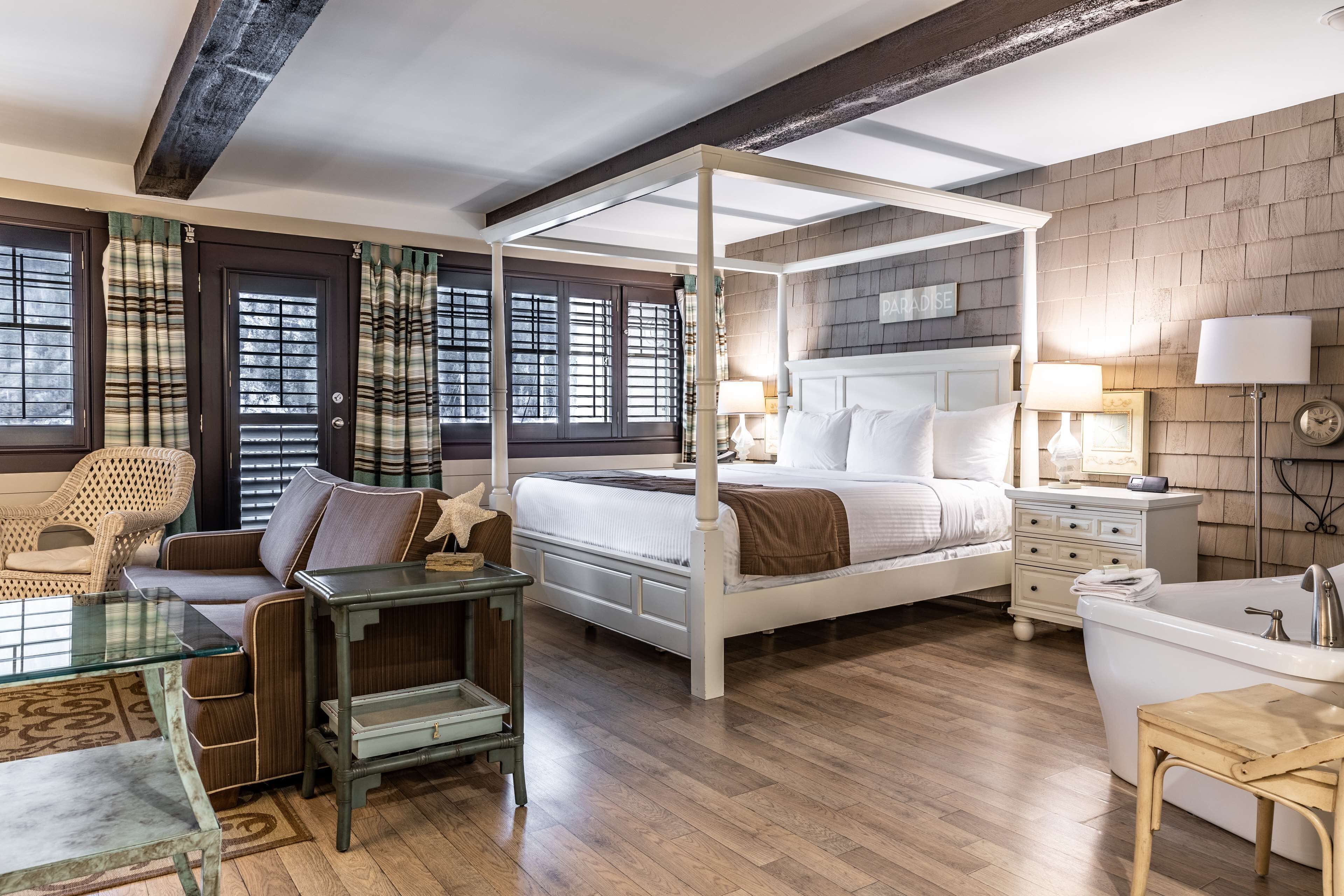 suite, 1 king bed, non smoking, balcony | 1 bedroom, in-room safe, iron/ironing board, cots/infant beds