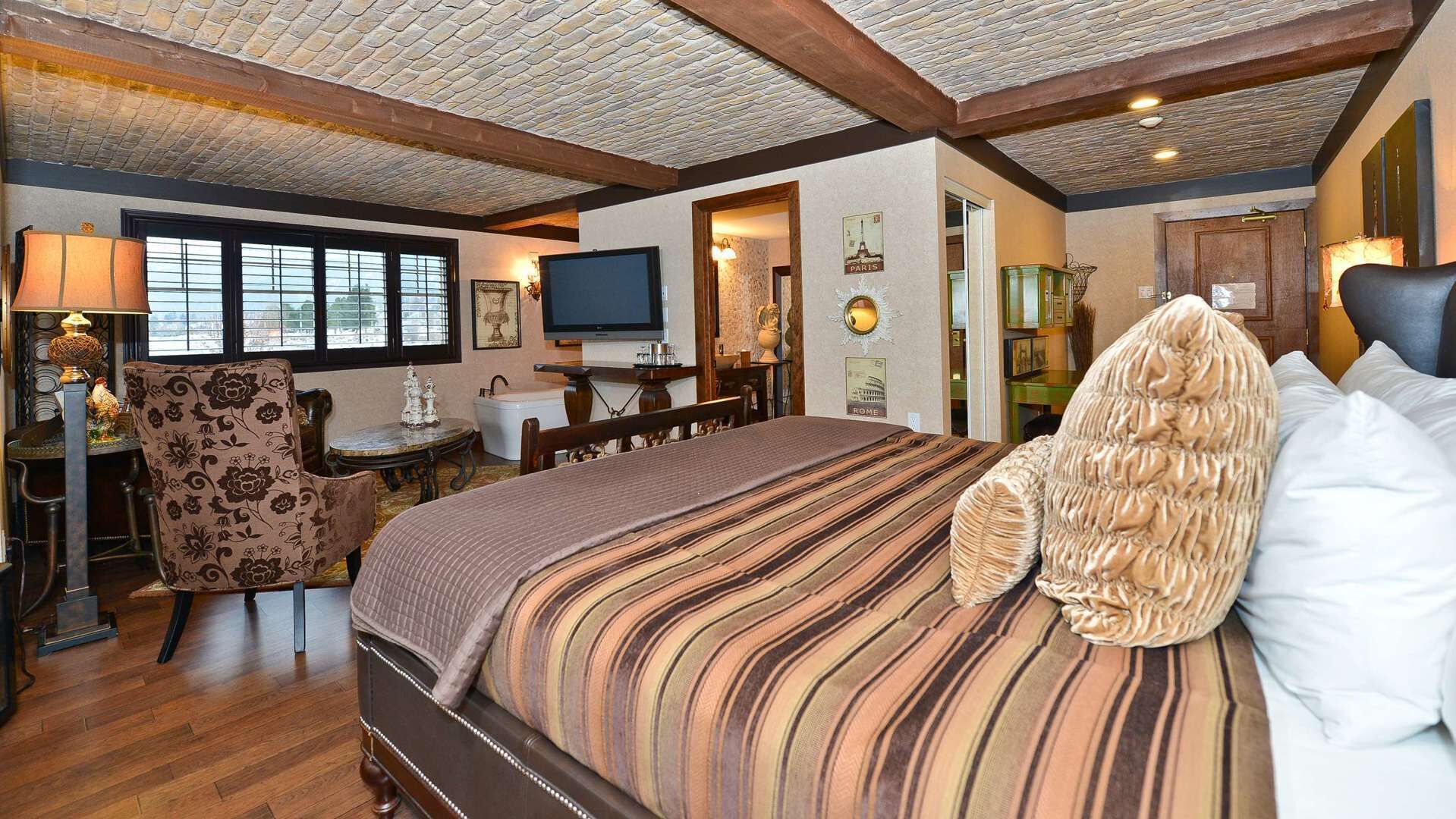 In-room safe, iron/ironing board, cots/infant beds, free WiFi