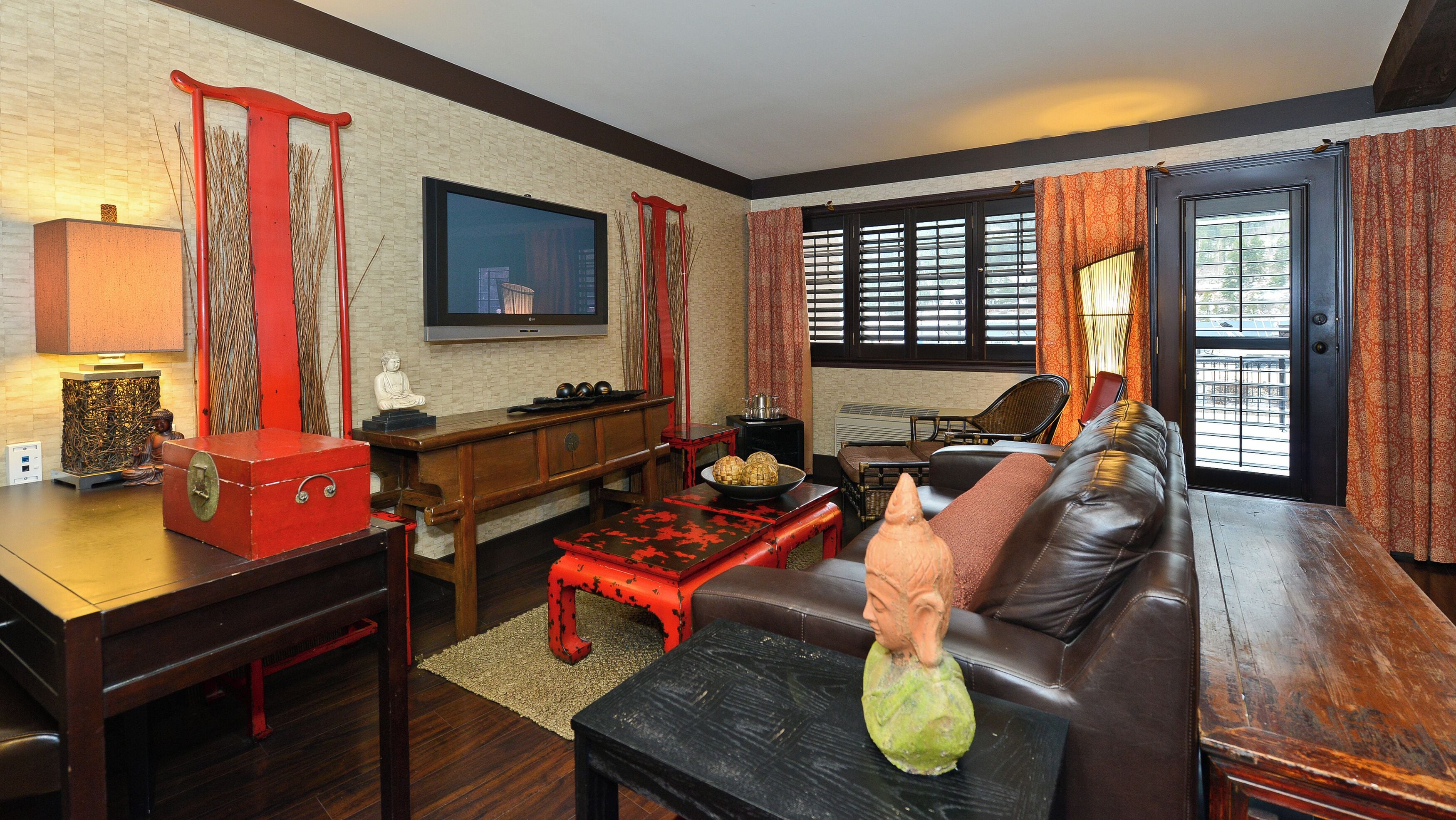 suite, 1 king bed, non smoking, terrace | 1 bedroom, in-room safe, iron/ironing board, cots/infant beds