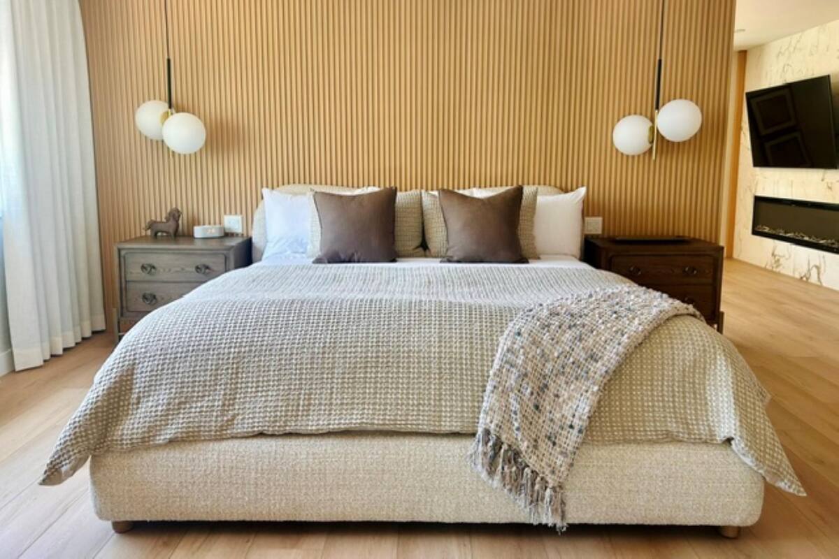 Suíte, 1 cama King, para não fumantes, sacada (Separate Living Room;with Sofabed) | Cofres nos quartos, ferros/tábuas de passar roupa, berços (sobretaxa)