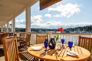 Frühstück, Mittagessen, amerikanische Küche, Blick aufs Meer 