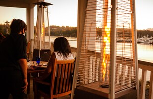 Breakfast, lunch, dinner served; American cuisine, ocean views 