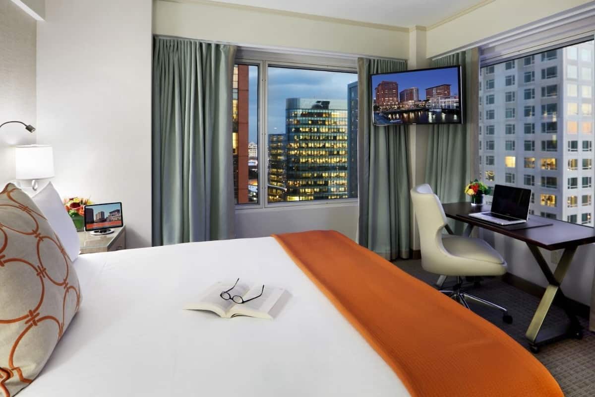 Suite (King Bed) | Hypo-allergenic bedding, pillowtop beds, in-room safe, desk