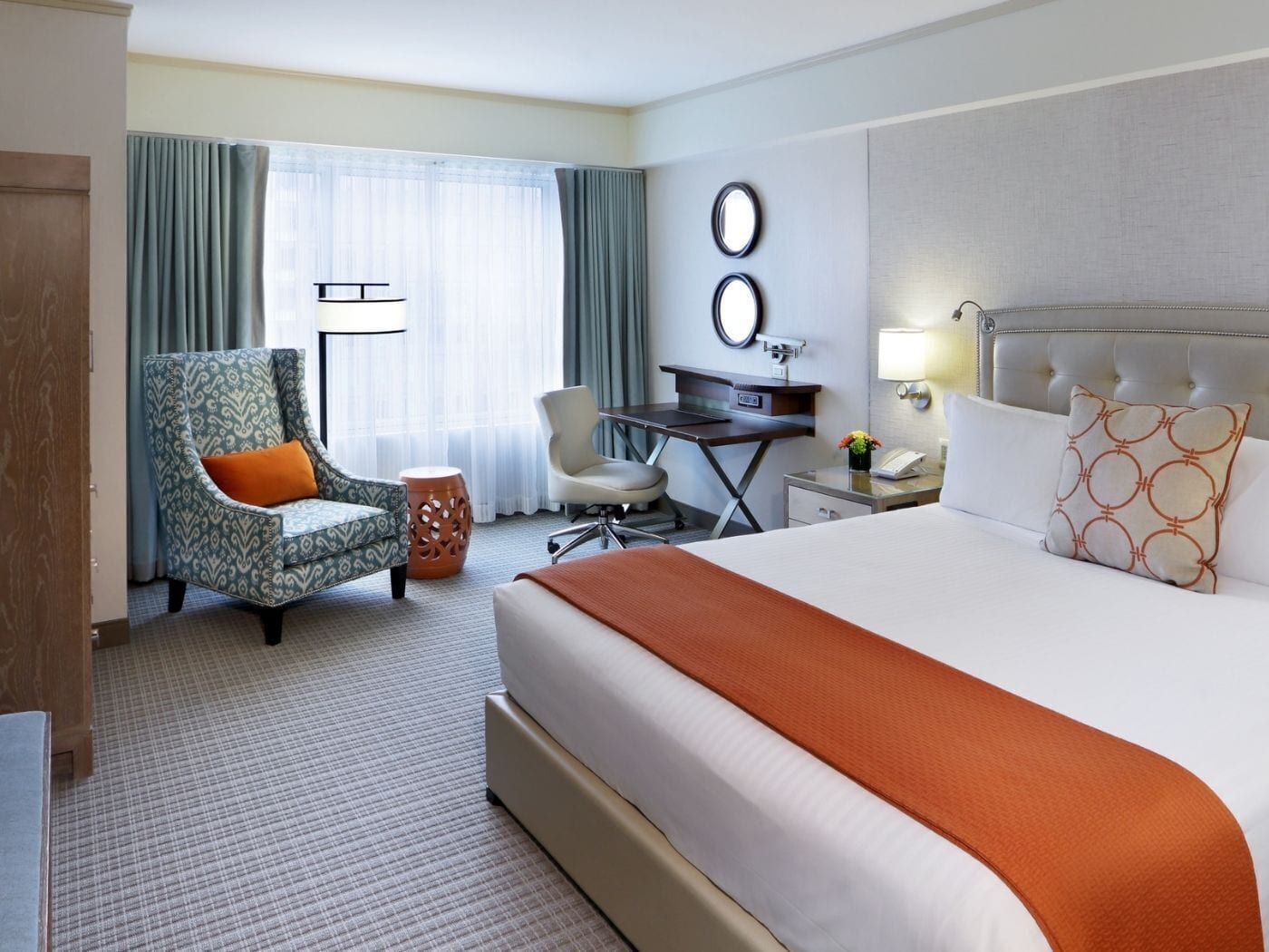 Premier Room, 1 King Bed | Hypo-allergenic bedding, pillowtop beds, in-room safe, desk