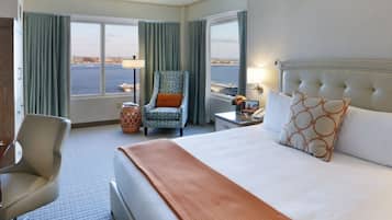 Room, 1 King Bed, Harbour View | Hypo-allergenic bedding, pillow-top beds, in-room safe, desk