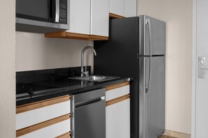 Studio Suite | Private kitchen | Fridge, microwave, stovetop, dishwasher