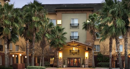 Larkspur Landing Extended Stay Suites Hillsboro