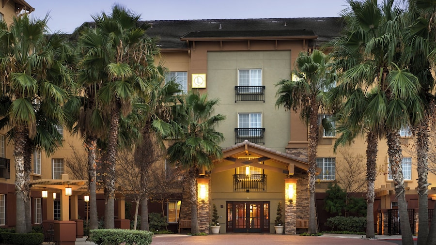 Larkspur Landing Extended Stay Suites Hillsboro