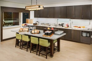 Daily buffet breakfast for a fee - Hilton Garden Inn Lake Mary (Lake Mary)