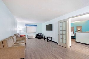 Caja de seguridad en la habitación y escritorio 