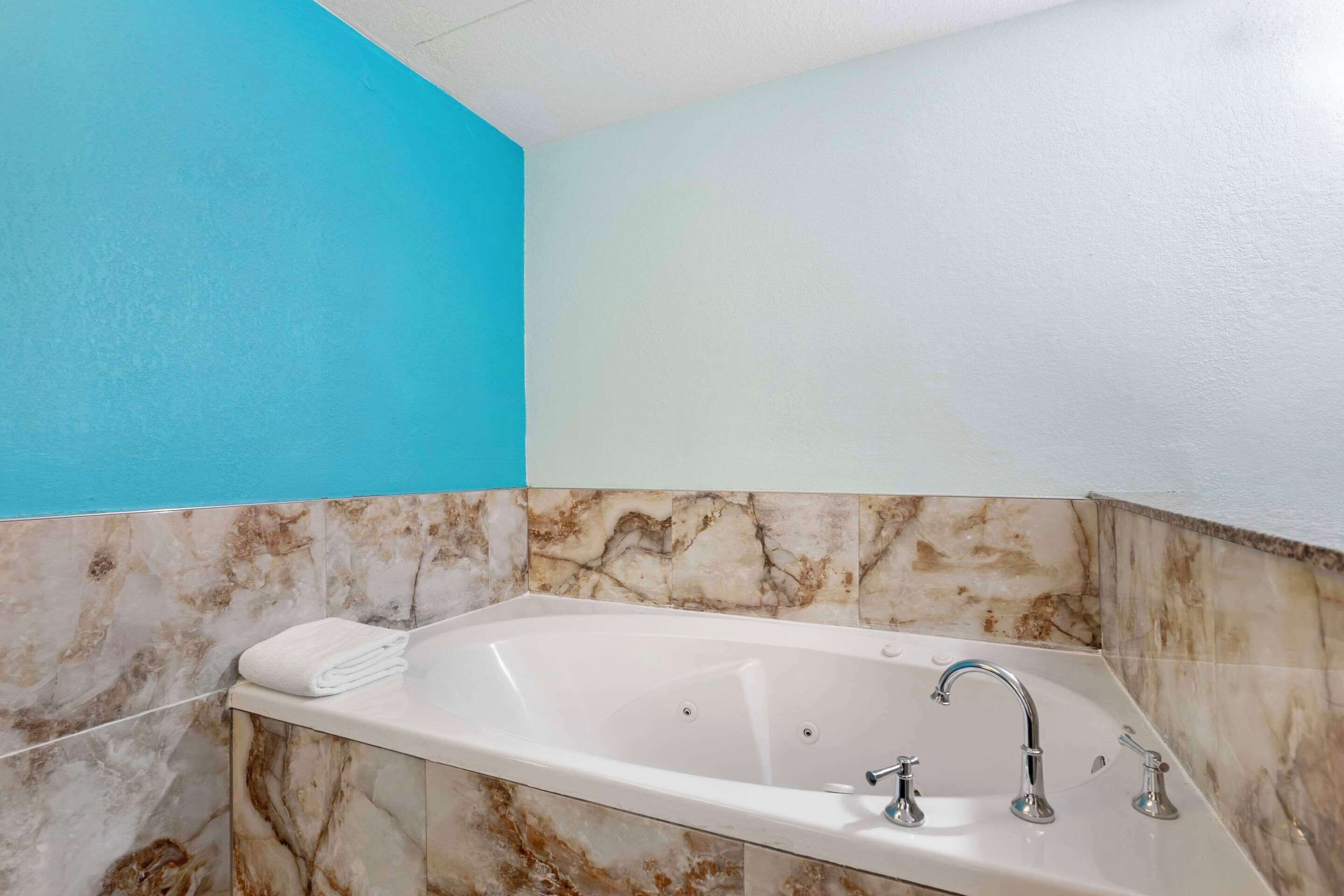 suite, 1 king bed, non smoking | in-room safe, desk, soundproofing, iron/ironing board