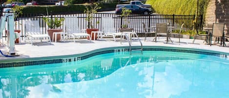 Piscine extérieure (ouverte en saison)