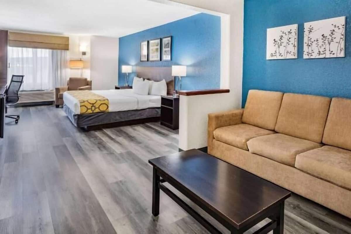 Desk, iron/ironing board, rollaway beds, free WiFi