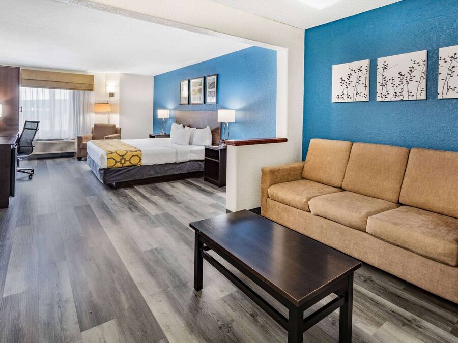 Suite estudio, 1 cama de matrimonio grande, no fumadores | Escritorio, tabla de planchar con plancha, camas supletorias