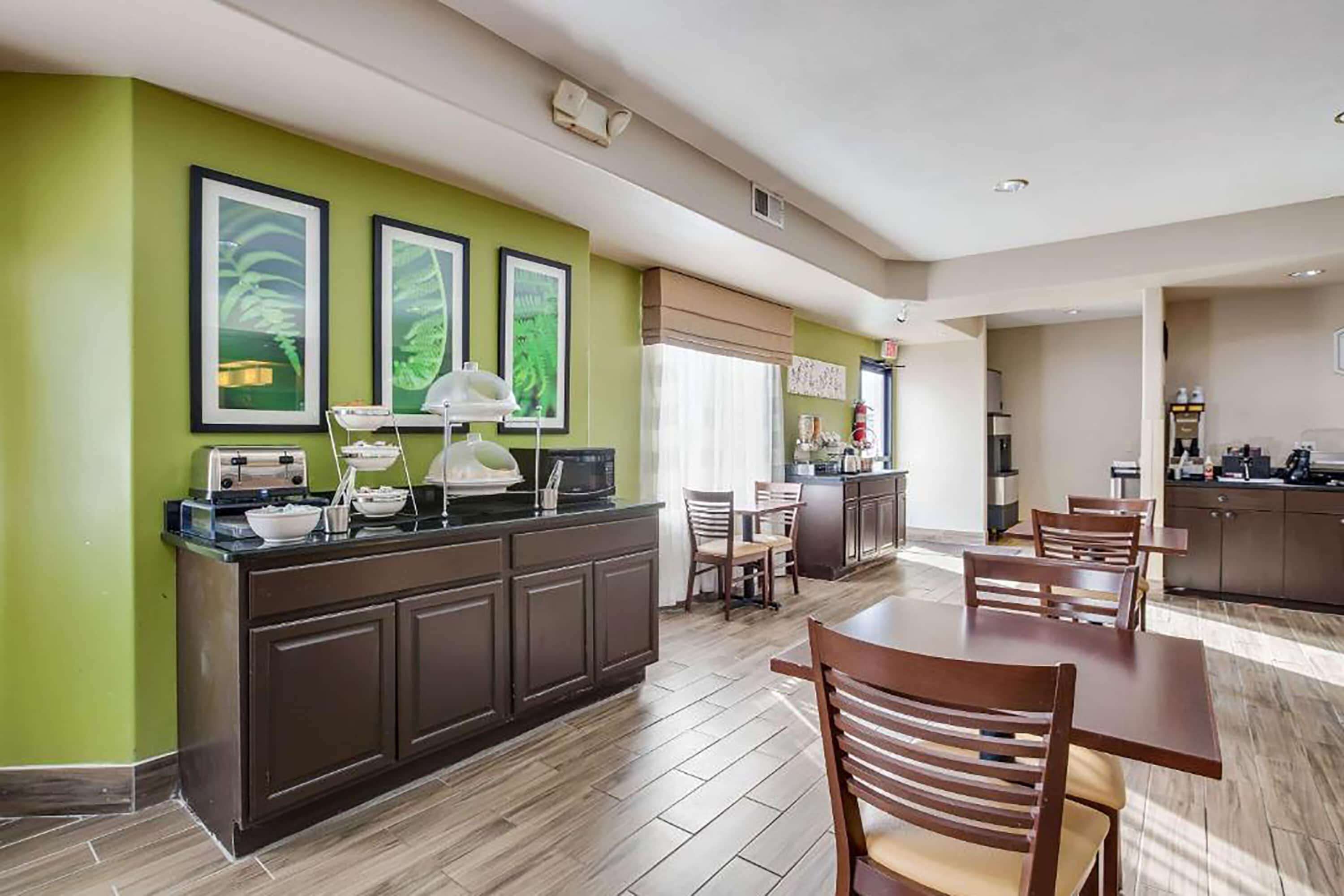 free buffet breakfast