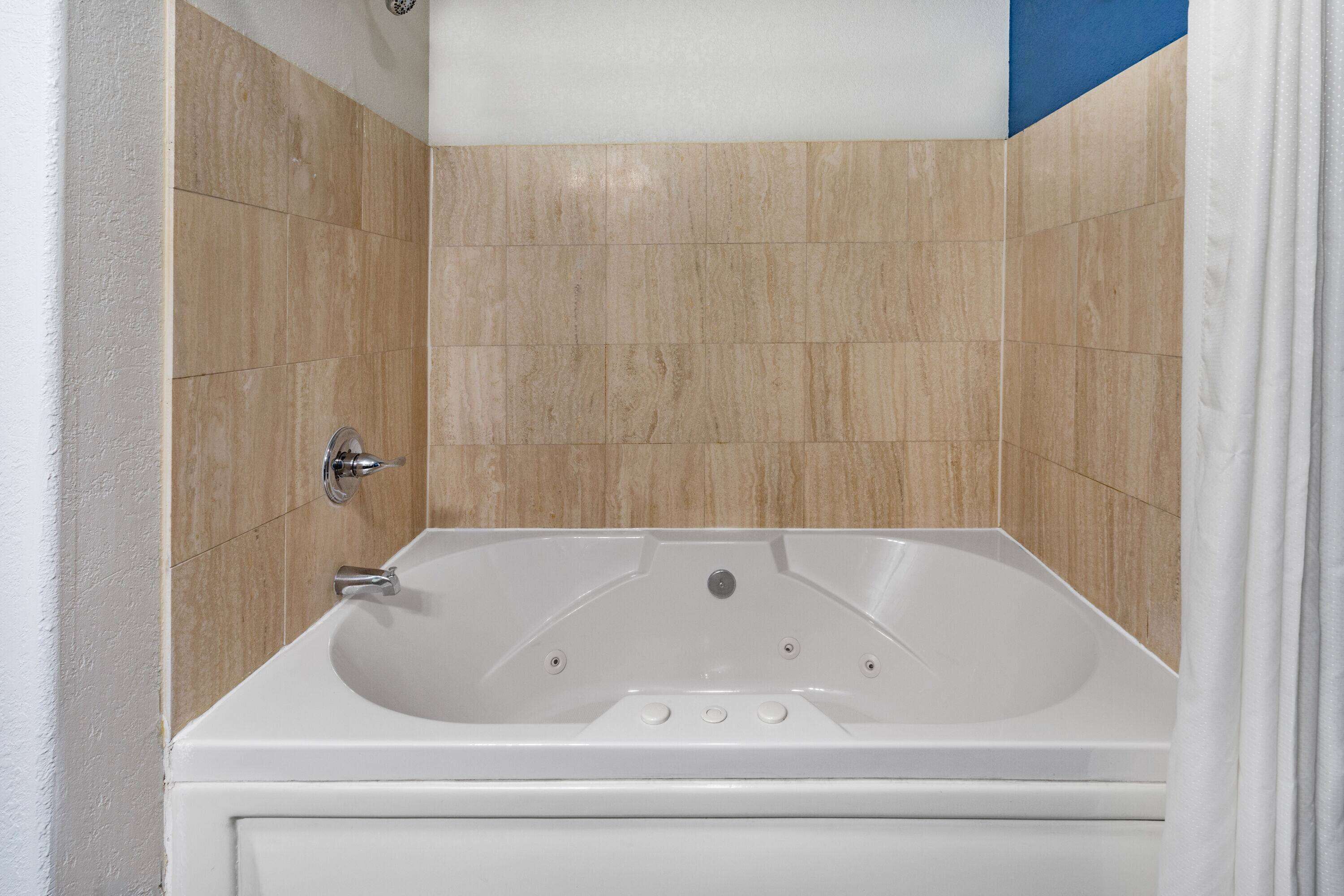 studio suite, 1 king bed, non smoking | bathroom | free toiletries, hair dryer, towels