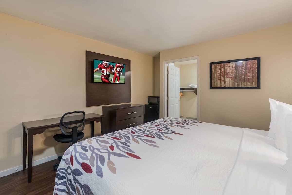 Free WiFi, bed sheets