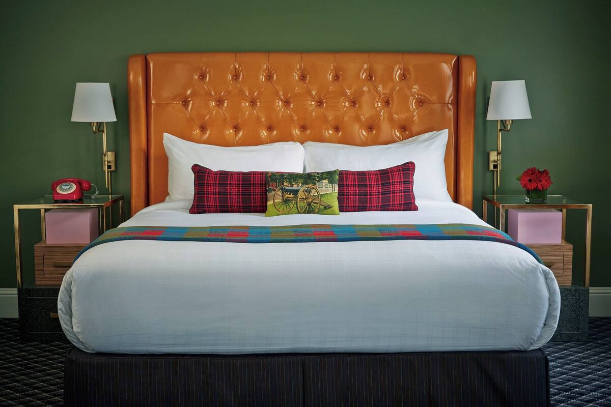 premium bedding, in-room safe, desk, laptop workspace