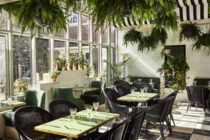 Desayuno completo todos los días (con cargo)