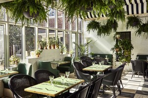 Fullur enskur morgunverður daglega gegn gjaldi