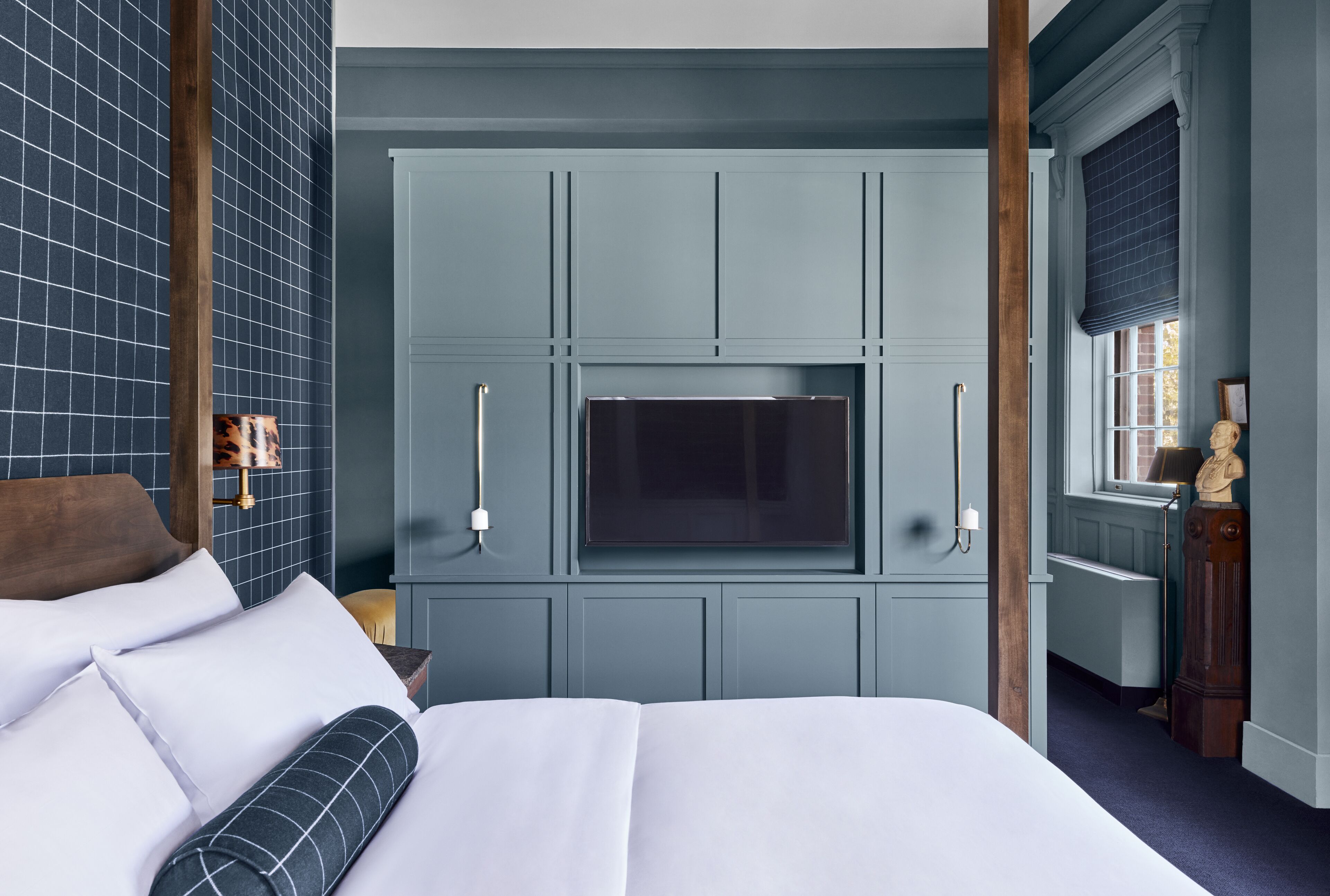 suite, hearing accessible (alfred w/tub) | minibar, in-room safe, laptop workspace, iron/ironing board